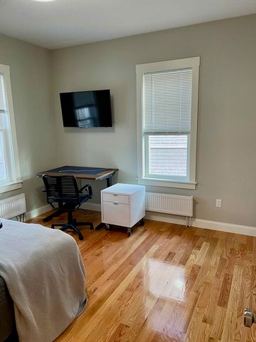 29 Vassal Ln 2, Cambridge, MA 02138