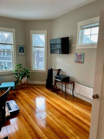 29 Vassal Ln 2, Cambridge, MA 02138