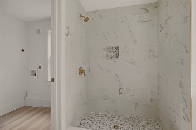 17 Dearborn Street, Newport, RI 02840
