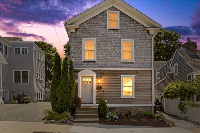 17 Dearborn Street, Newport, RI 02840