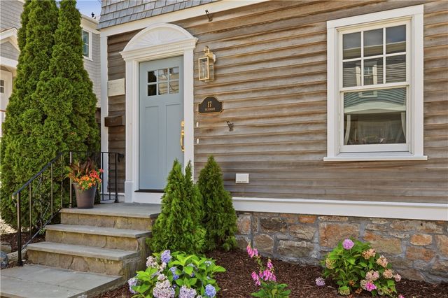 17 Dearborn Street, Newport, RI 02840