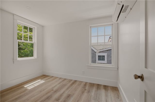 17 Dearborn Street, Newport, RI 02840