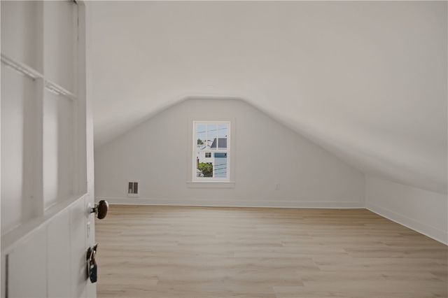 17 Dearborn Street, Newport, RI 02840