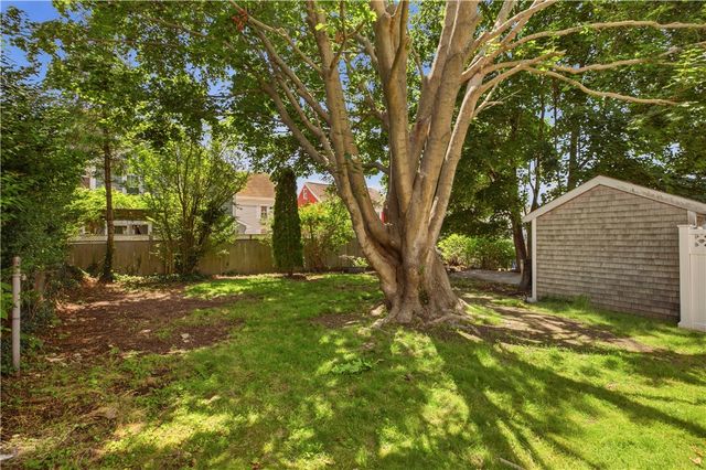 17 Dearborn Street, Newport, RI 02840