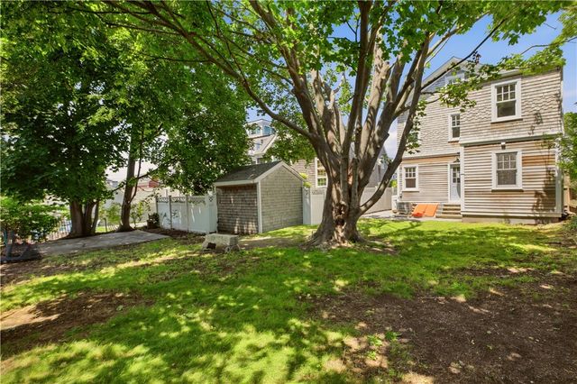 17 Dearborn Street, Newport, RI 02840