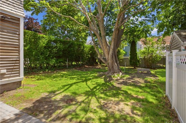 17 Dearborn Street, Newport, RI 02840