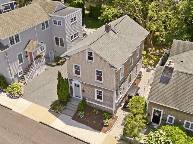 17 Dearborn Street, Newport, RI 02840