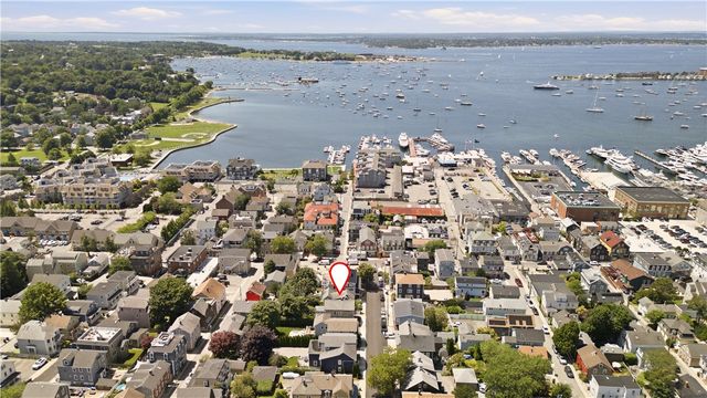 17 Dearborn Street, Newport, RI 02840