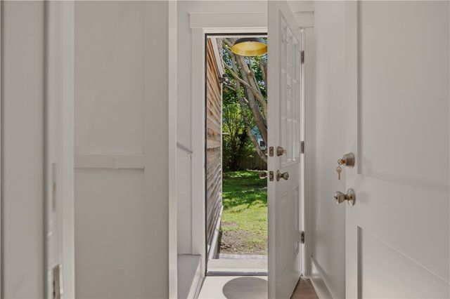 17 Dearborn Street, Newport, RI 02840