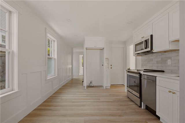 17 Dearborn Street, Newport, RI 02840