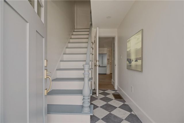 17 Dearborn Street, Newport, RI 02840