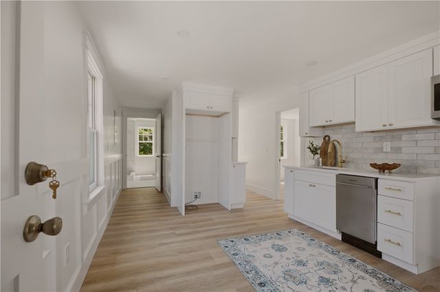 17 Dearborn Street, Newport, RI 02840