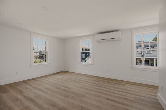 17 Dearborn Street, Newport, RI 02840