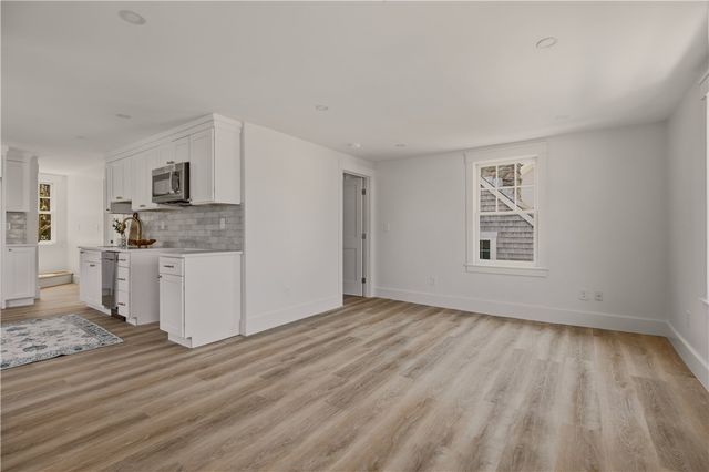 17 Dearborn Street, Newport, RI 02840