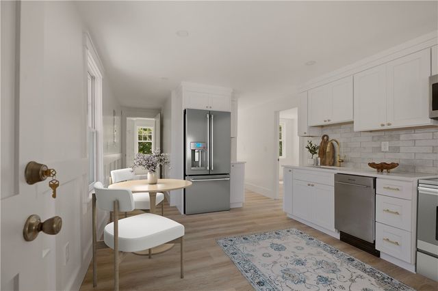 17 Dearborn Street, Newport, RI 02840