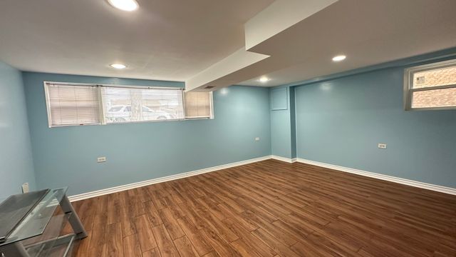 4819 W WINNEMAC Avenue, Chicago, IL 60630