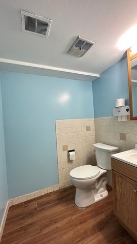 4819 W WINNEMAC Avenue, Chicago, IL 60630