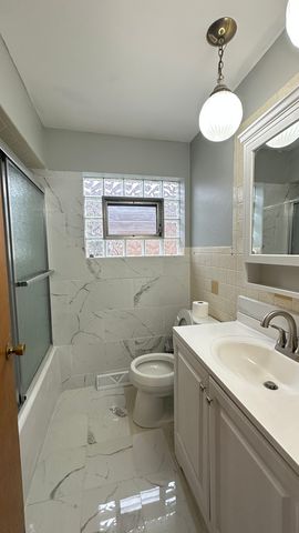 4819 W WINNEMAC Avenue, Chicago, IL 60630