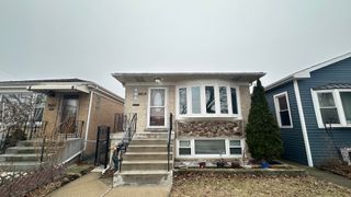 4819 W WINNEMAC Avenue, Chicago, IL 60630