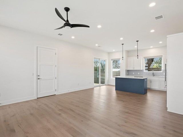 709 W St Elmo RD 2, Austin, TX 78745