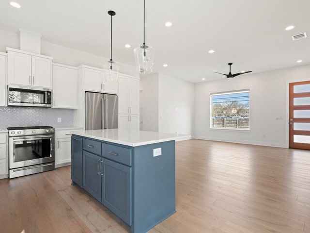 709 W St Elmo RD 2, Austin, TX 78745