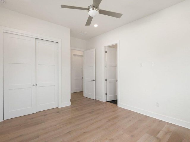 709 W St Elmo RD 2, Austin, TX 78745