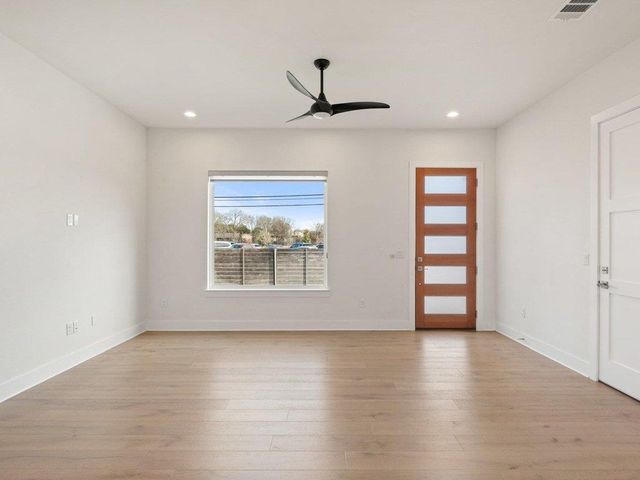 709 W St Elmo RD 2, Austin, TX 78745