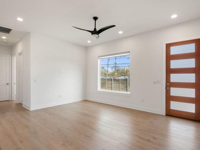 709 W St Elmo RD 2, Austin, TX 78745