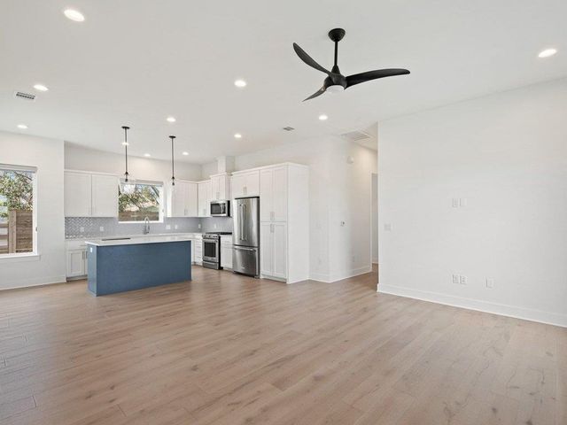 709 W St Elmo RD 2, Austin, TX 78745