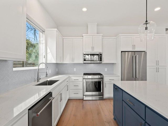 709 W St Elmo RD 2, Austin, TX 78745