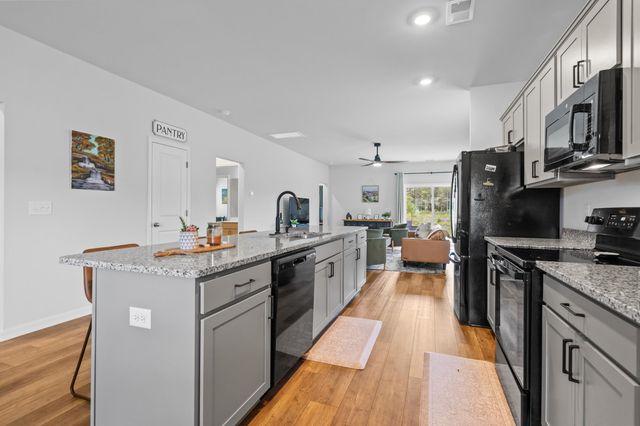 228 Averyville Dr., Conway, SC 29526