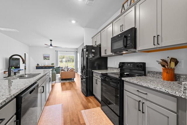 228 Averyville Dr., Conway, SC 29526
