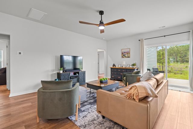 228 Averyville Dr., Conway, SC 29526