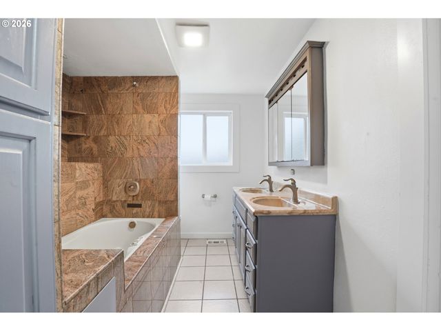 1203 Ne 190TH Pl, Portland, OR 97230