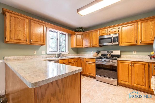 2218 Willowtree Lane, Maumee, OH 43537