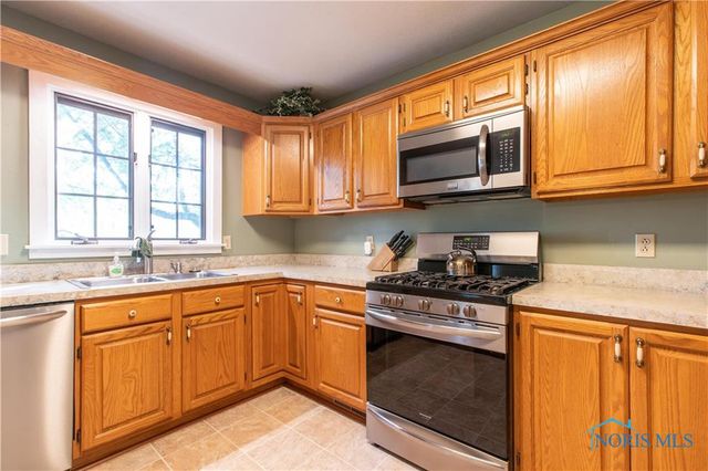 2218 Willowtree Lane, Maumee, OH 43537
