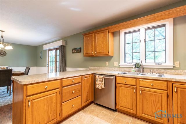 2218 Willowtree Lane, Maumee, OH 43537
