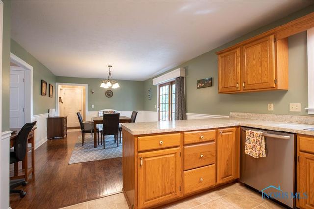 2218 Willowtree Lane, Maumee, OH 43537