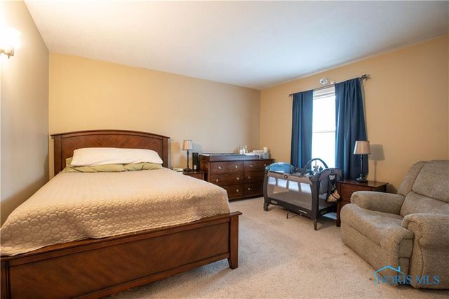 2218 Willowtree Lane, Maumee, OH 43537