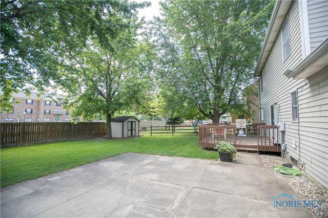 2218 Willowtree Lane, Maumee, OH 43537