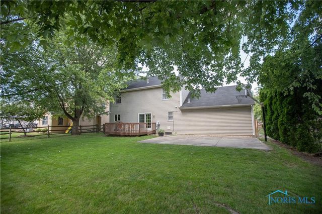 2218 Willowtree Lane, Maumee, OH 43537