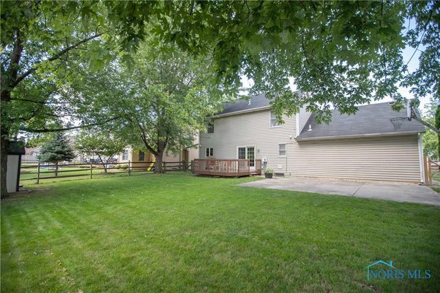 2218 Willowtree Lane, Maumee, OH 43537
