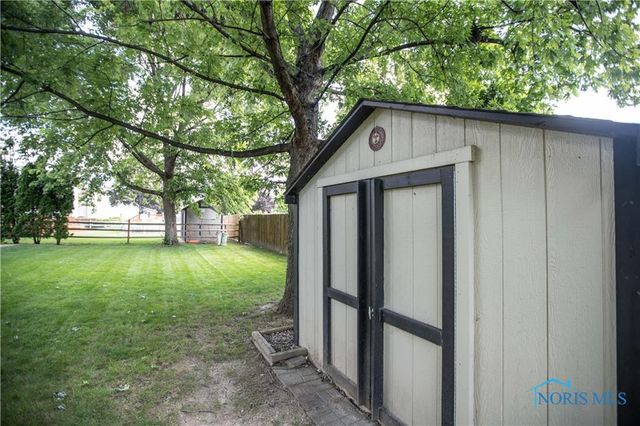 2218 Willowtree Lane, Maumee, OH 43537