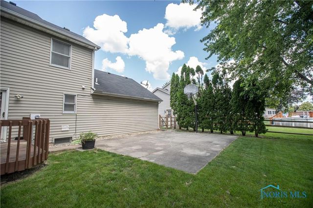 2218 Willowtree Lane, Maumee, OH 43537