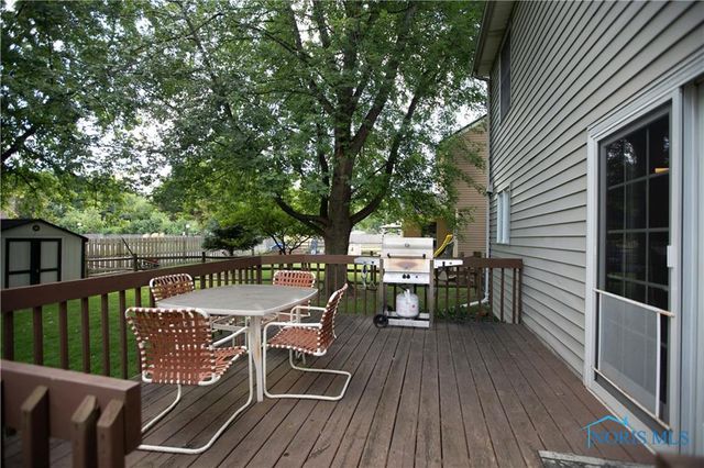 2218 Willowtree Lane, Maumee, OH 43537