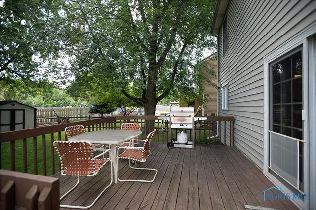 2218 Willowtree Lane, Maumee, OH 43537