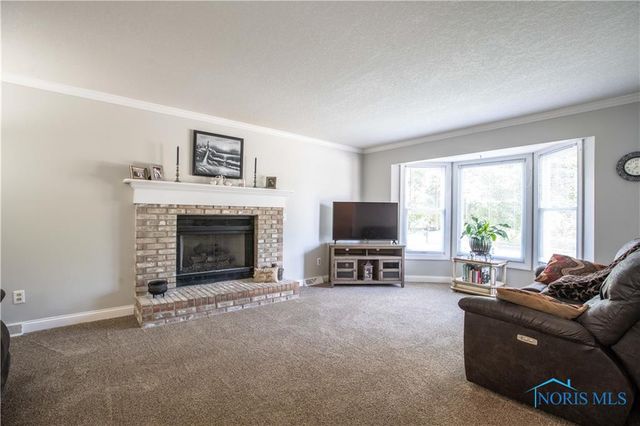 2218 Willowtree Lane, Maumee, OH 43537