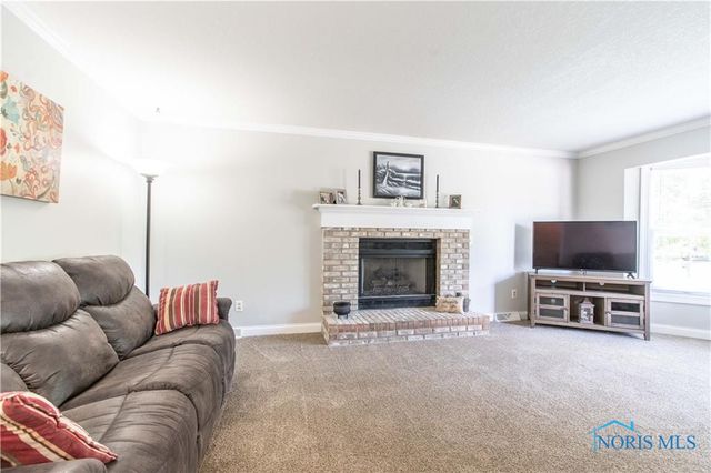 2218 Willowtree Lane, Maumee, OH 43537