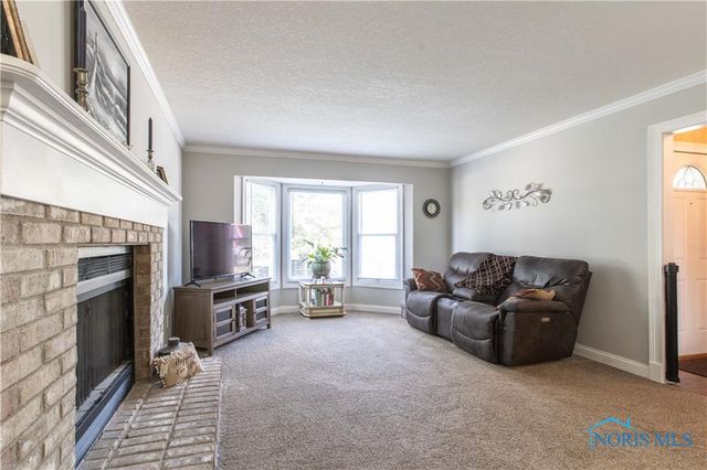 2218 Willowtree Lane, Maumee, OH 43537