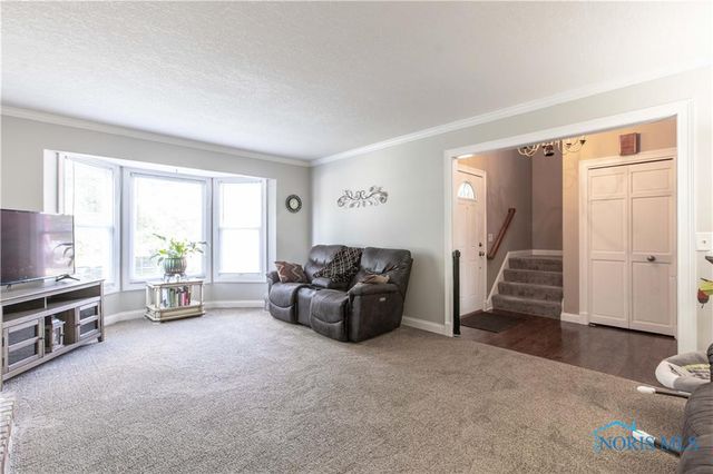 2218 Willowtree Lane, Maumee, OH 43537